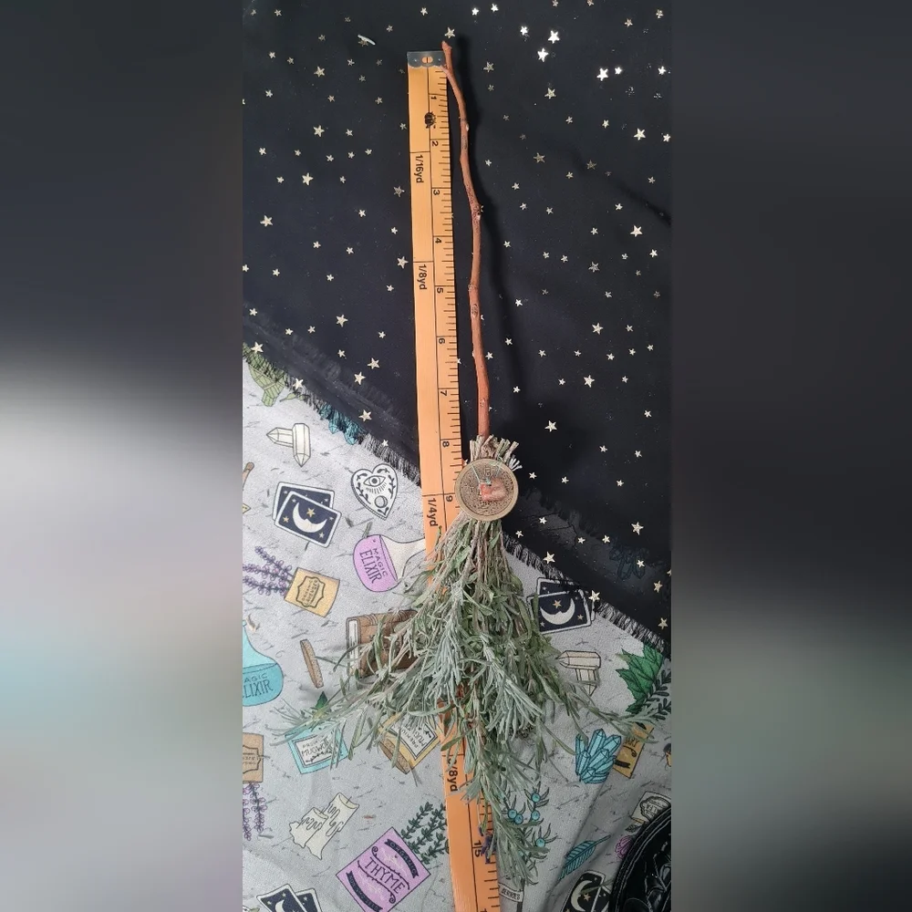 Good Fortune Broom - Picture 4 of 4